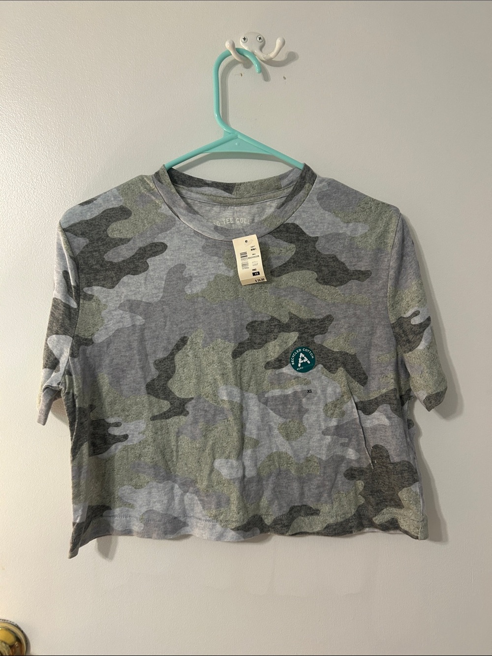 Aeropostale Gray & Green Camo Cropped Tee